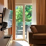Aral - Gate Hotel *