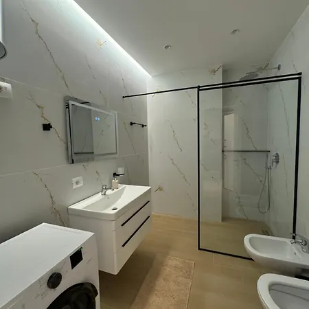 Aral - Gate Hotel
